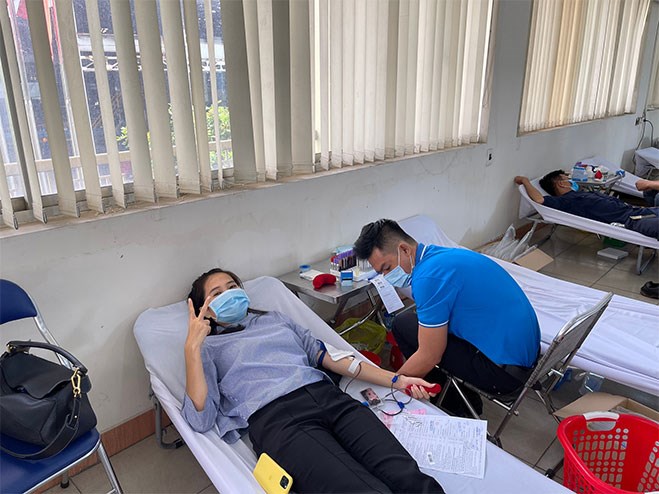 Hiến máu nhưng vẫn đảm bảo thực hiện đeo khẩu trang phòng chống Covid