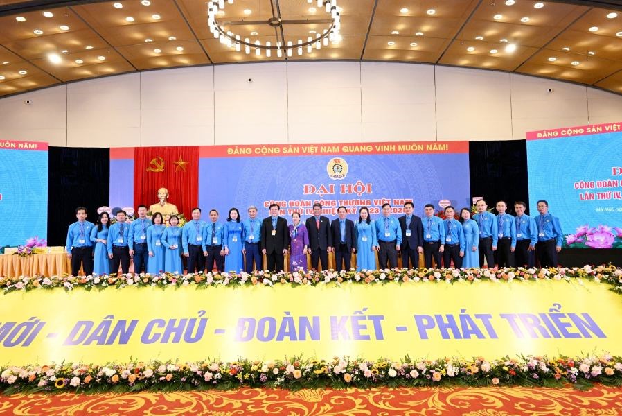 doan-dai-bieu-cong-doan-tong-cong-ty-thep-viet-nam-ctcp-gop-phan-lam-nen-thanh-cong-cua-dai-hoi-cong-doan-cong-thuong-viet-nam-lan-thu-iv_652376e84a1d6