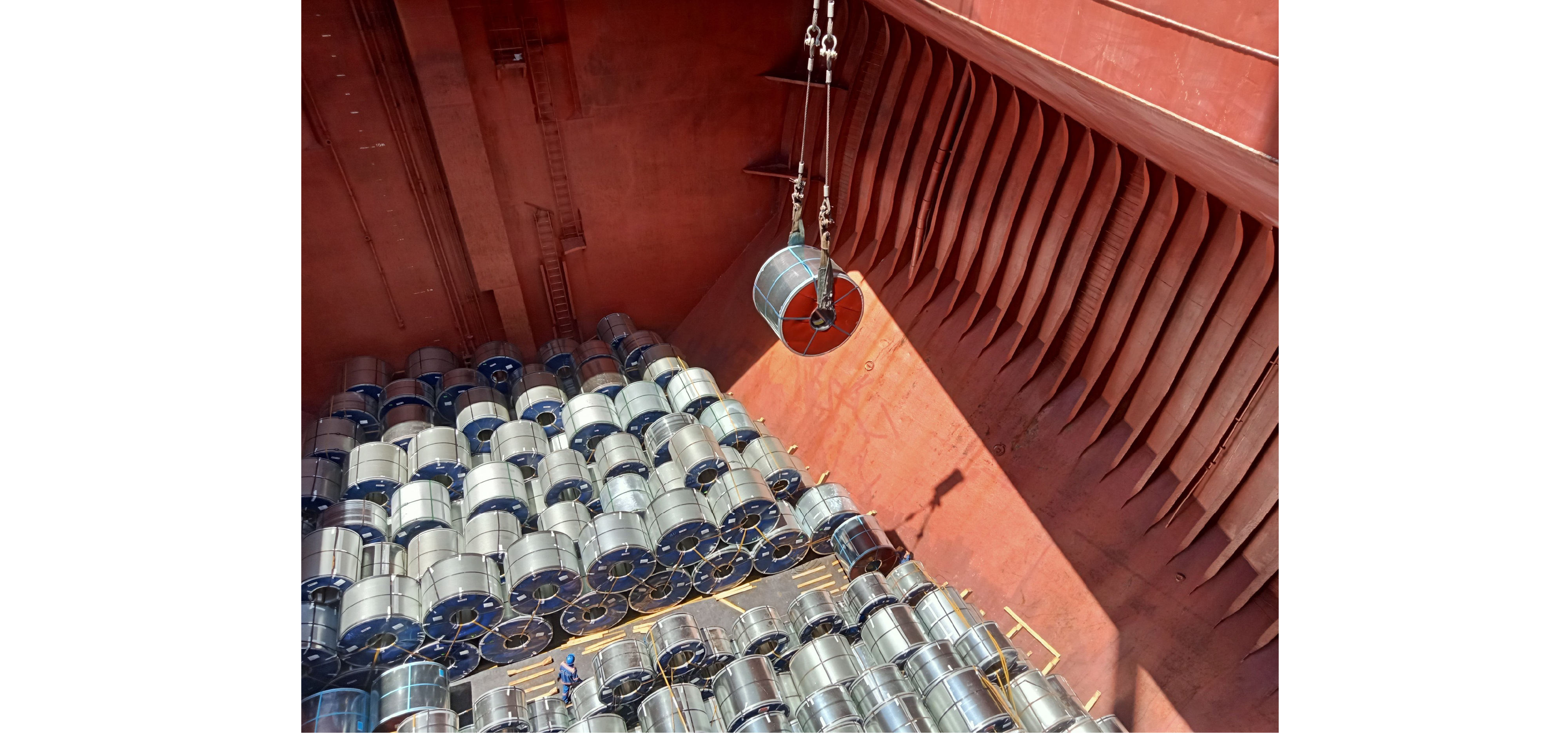 chuyen-tau-cbam-va-chiec-ve-cua-ton-phuong-nam_66d93e987035b