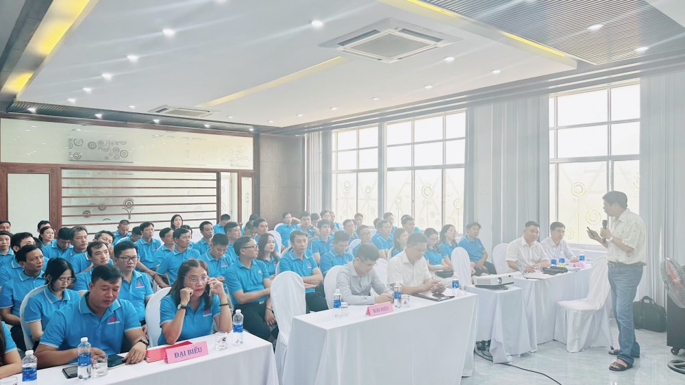 cong-doan-tong-cong-ty-thep-viet-nam---ctcp--to-chuc-tap-huan-atvsld-khu-vuc-mien-trung-va-trao-qua-cho-nguoi-lao-dong-thep-da-nang_682e9b3a87f59