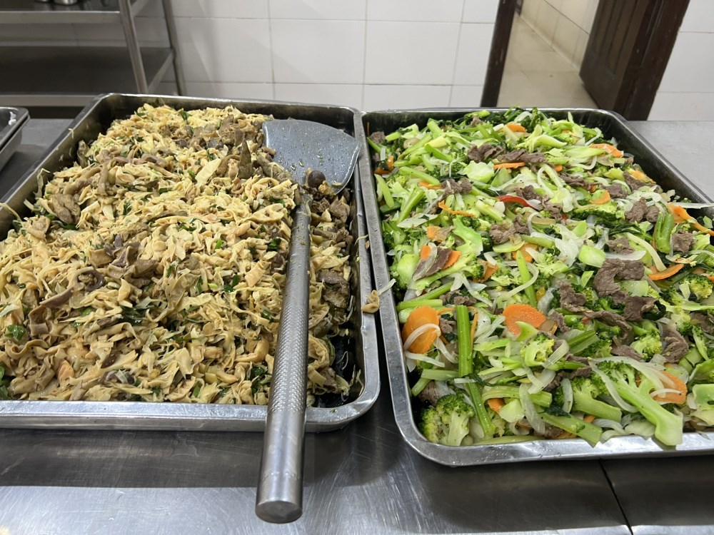 bua-com-ca-tu-chon---su-quan-tam-tham-lang-danh-cho-nguoi-lao-dong-viet-trung_690d776a7cb21