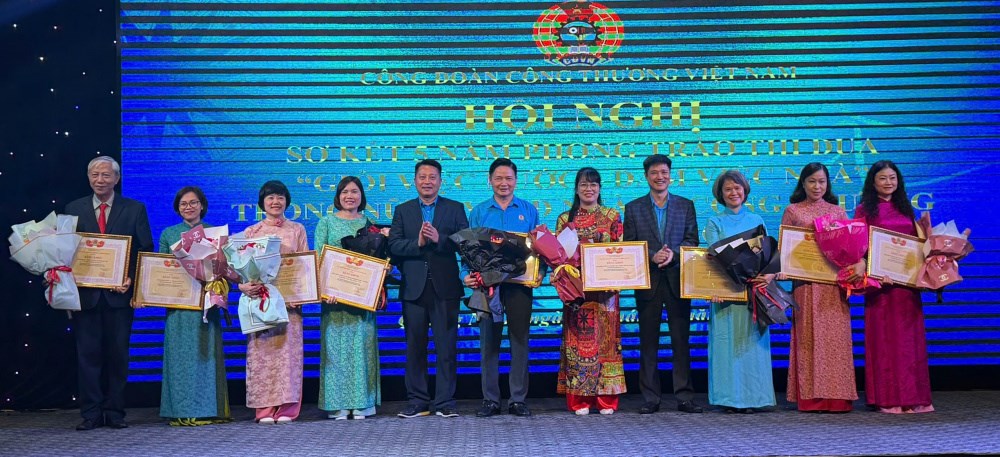 nu-cong-tong-cong-ty-thep-viet-nam-ctcp--xung-danh--bong-hong-thep_69bcaa2d5832a