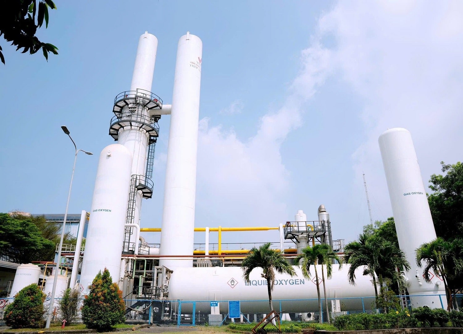 anh-2-tram-san-xuat-oxy-cung-cap-nguon-oxy-argon-cho-nau-luyen-thep